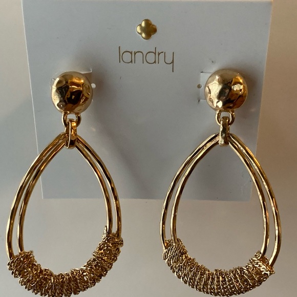 NWT Cute Earrings - Picture 2 of 3